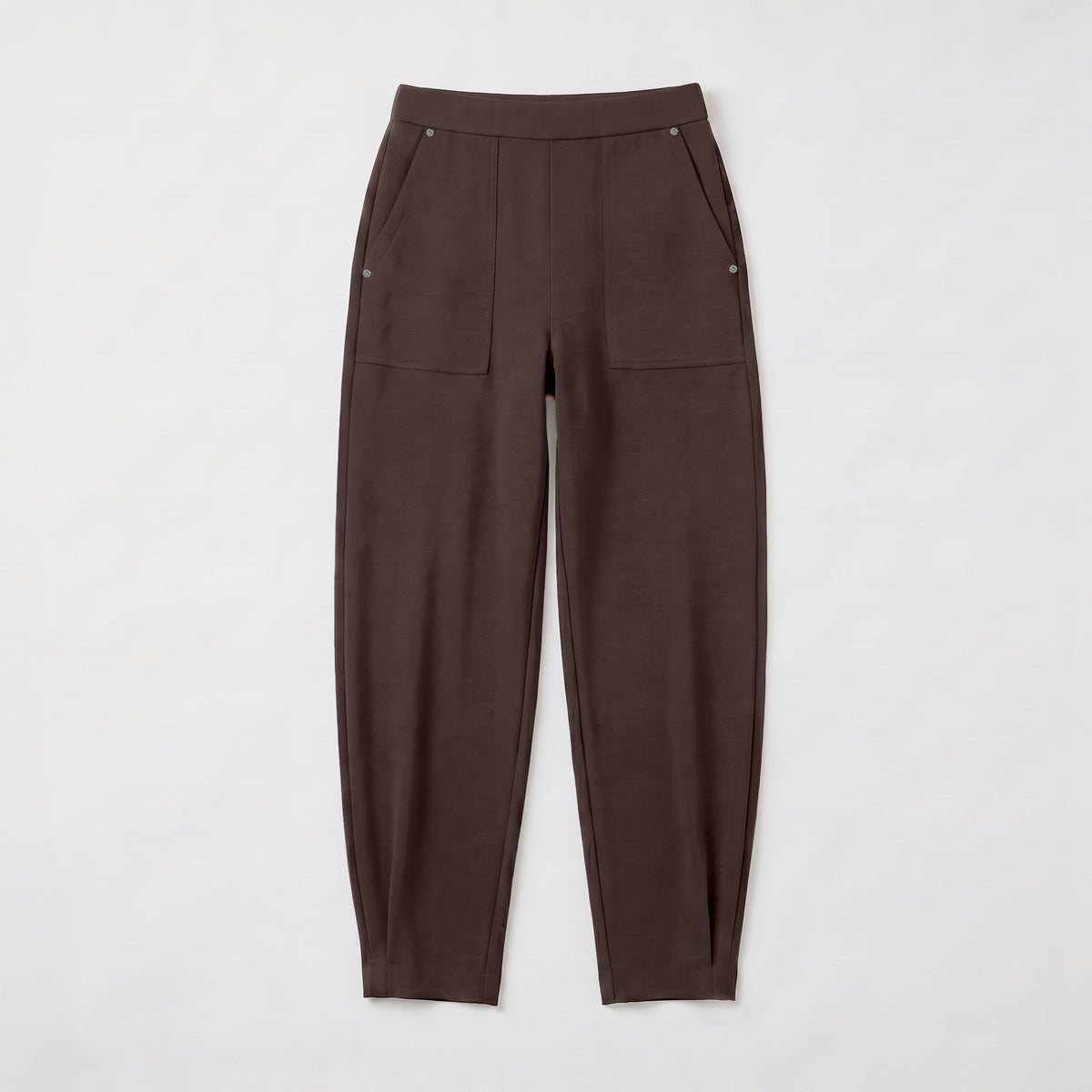 Tapered trousers made of premium scuba. | TWIST | bitter chocolate | Front view of bust