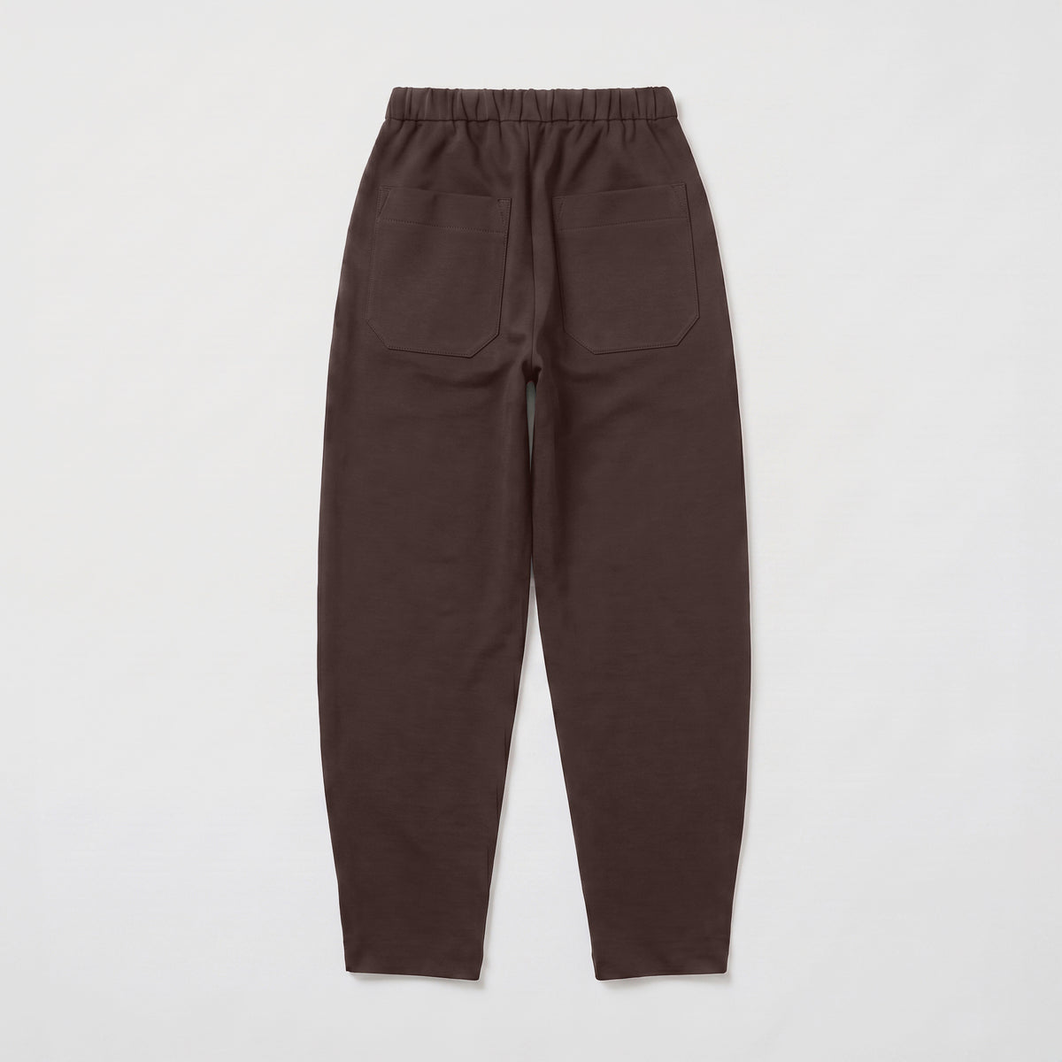 Tapered trousers made of premium scuba. | TWIST | bitter chocolate | Back view of bust
