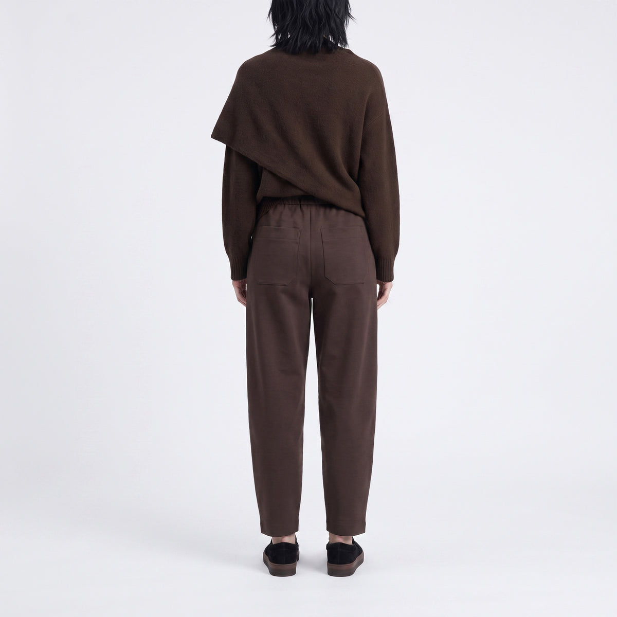 Tapered trousers made of premium scuba. | TWIST | bitter chocolate | Back view of model