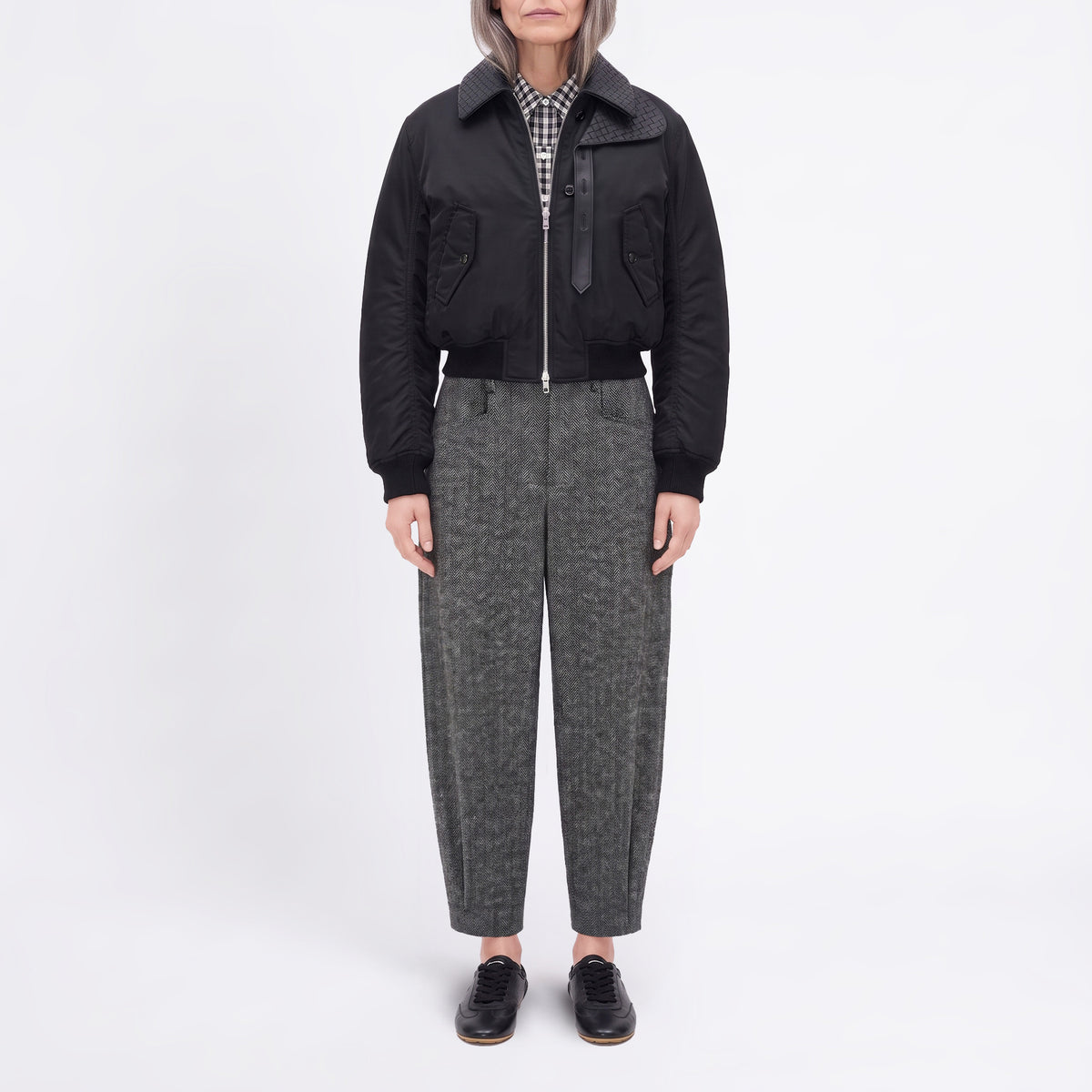 Relaxed trousers made of premium jersey. | TWIST 3.0 | shadow grey herringbone | Front view of model