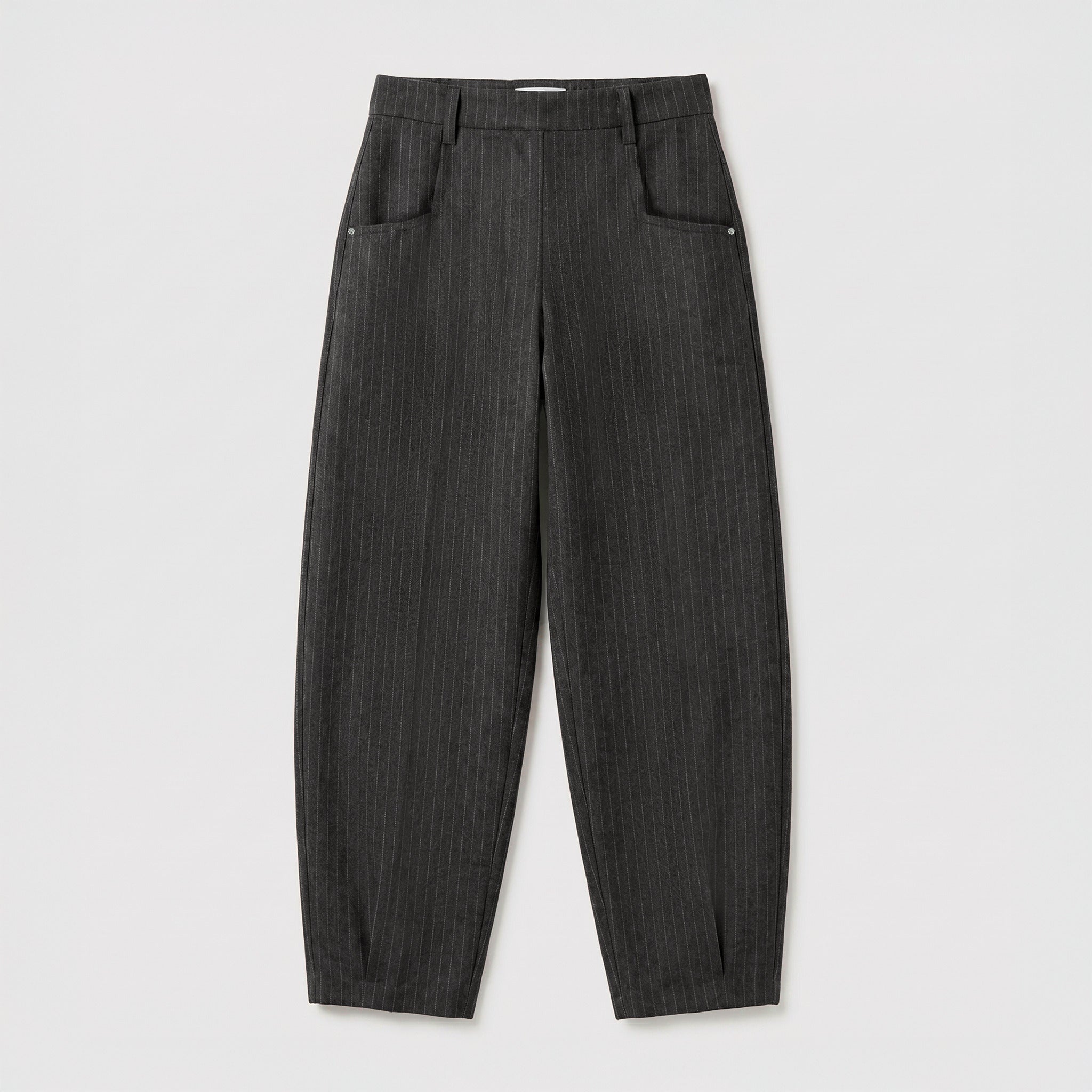 Relaxed trousers made of premium jersey. | TWIST 3.0 | black grey stripes | Front view of bust