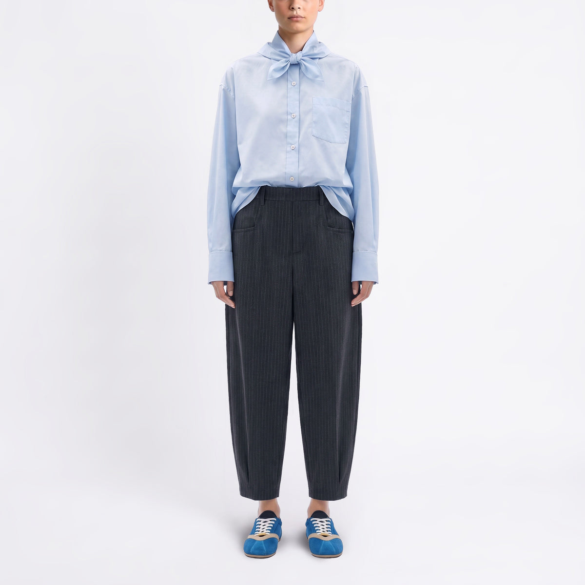 Relaxed trousers made of premium jersey. | TWIST 3.0 | black grey stripes | Front view of model