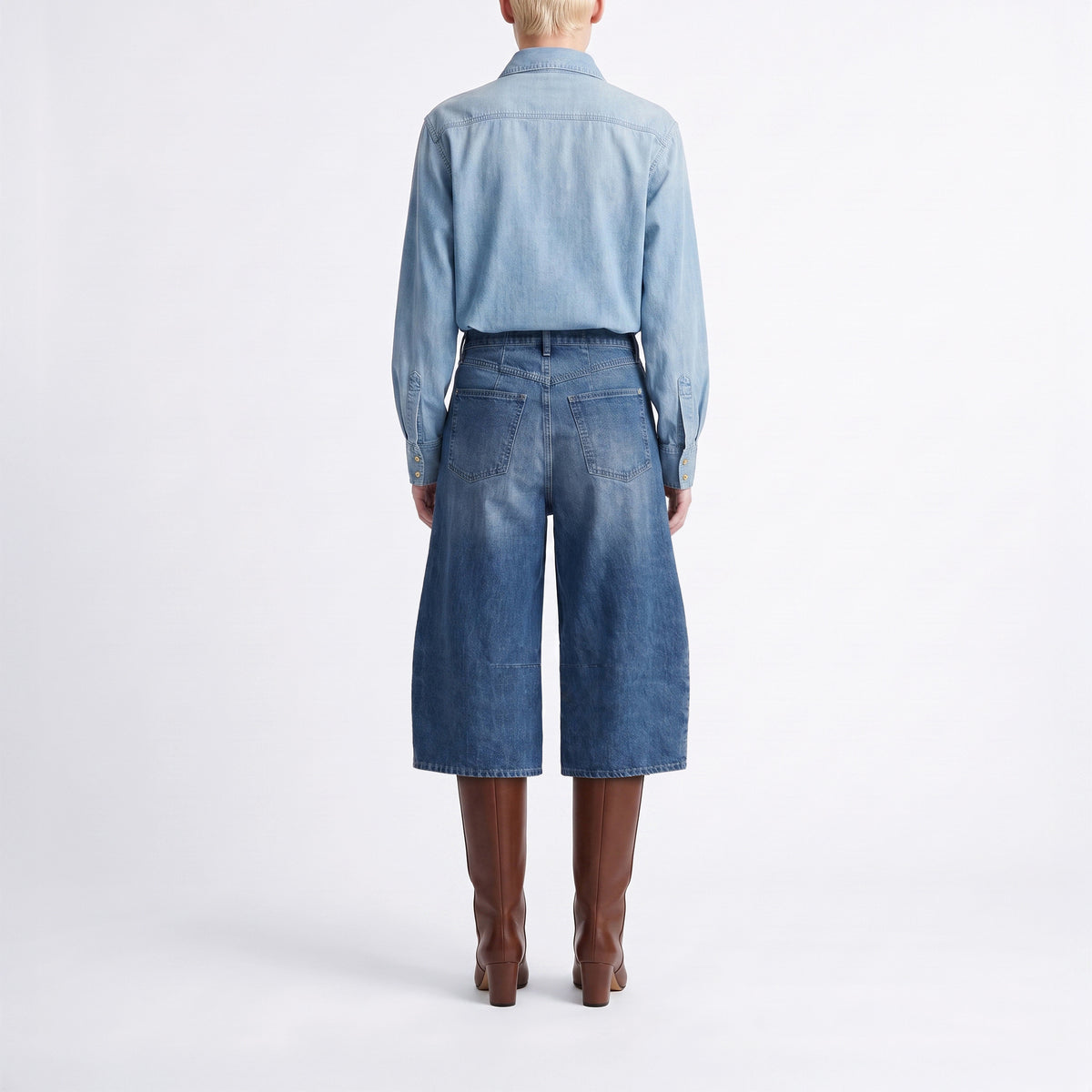 Circular Bermuda in a barrel fit. | LOS ANGELES Bermuda indigo | DD sunset wash | Back view of model