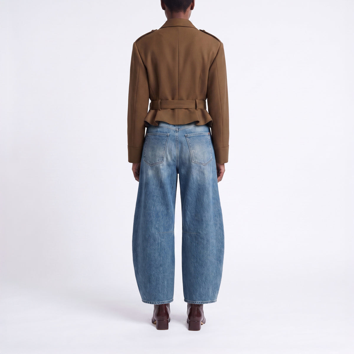Barrel jeans made of circular denim. | LOS ANGELES | DD heritage blue used wash | Back view of model