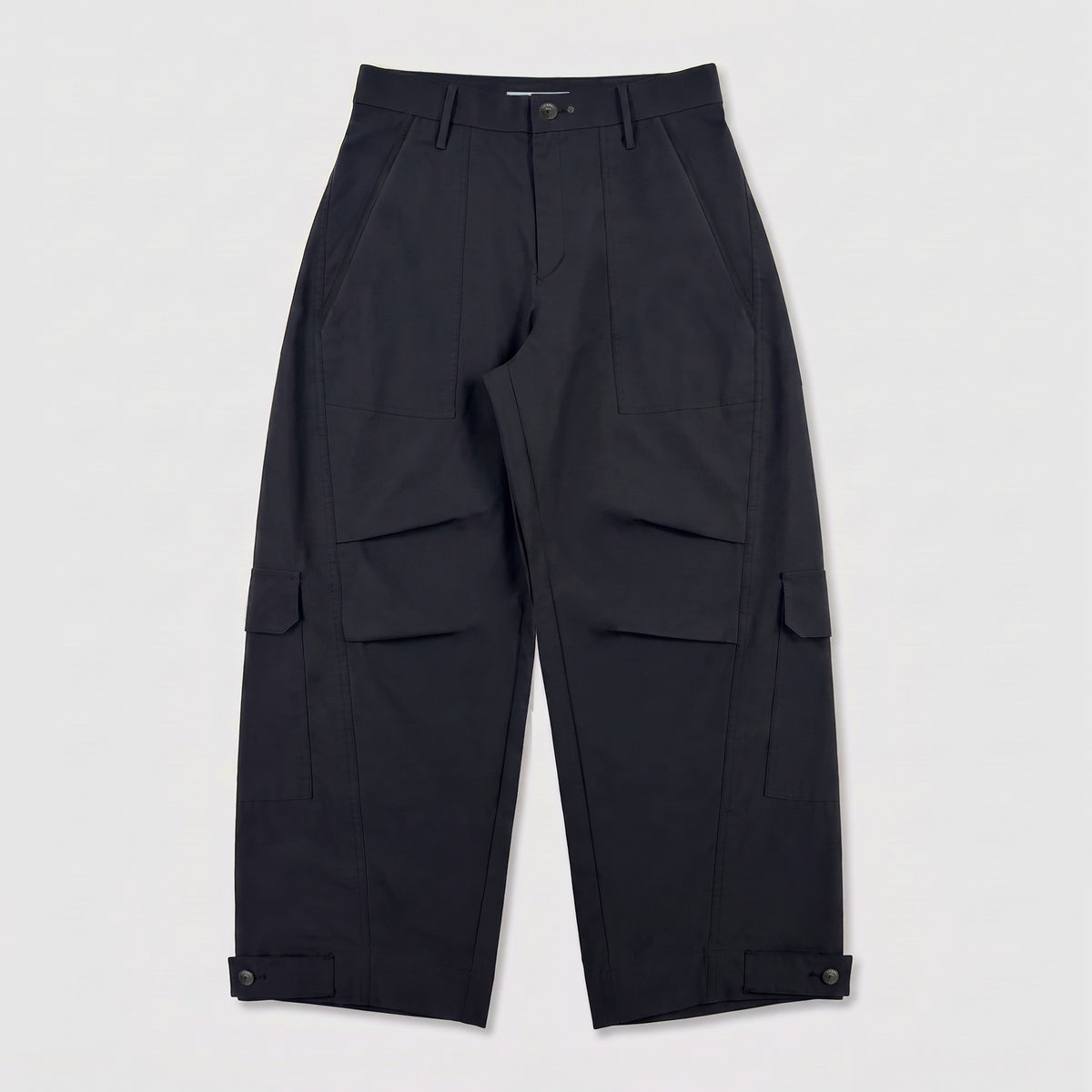Utility trousers in a lightweight parachute material. | KUMAMOTO | black | Front view of bust