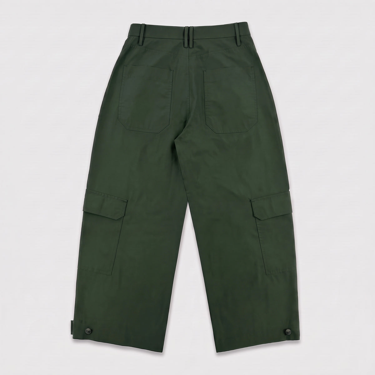 Utility trousers in a lightweight parachute material. | KUMAMOTO | olive night | Back view of bust