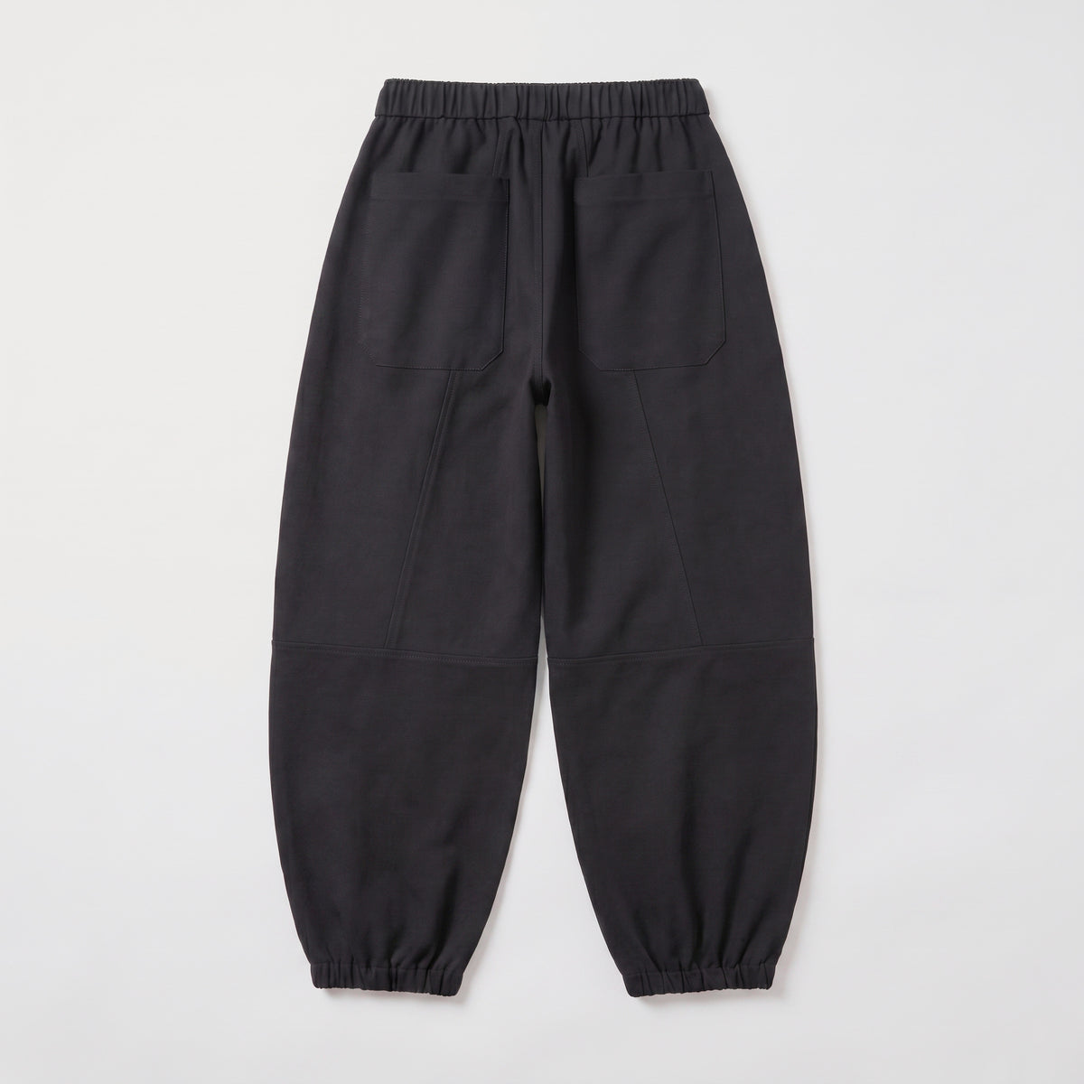 Wide jump-in trousers made of premium flannel. | SHIBUYA 2.0 | black | Back view of bust