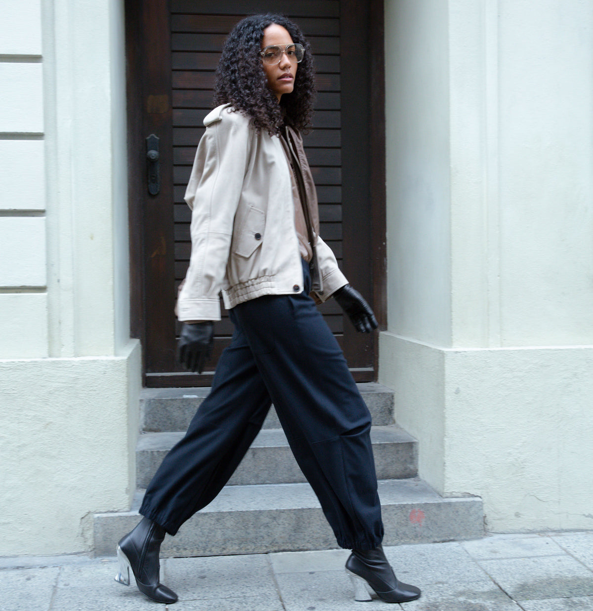 Wide jump-in trousers made of premium flannel. | SHIBUYA 2.0 | black | Campaign image 3