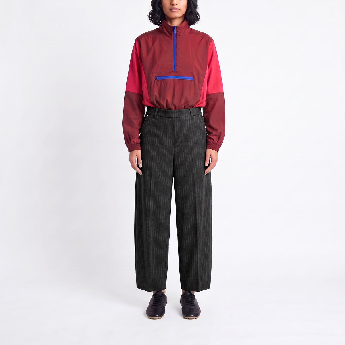 Relaxed jump-in trousers made of premium jersey. | MILTON | black grey stripes | Front view of model