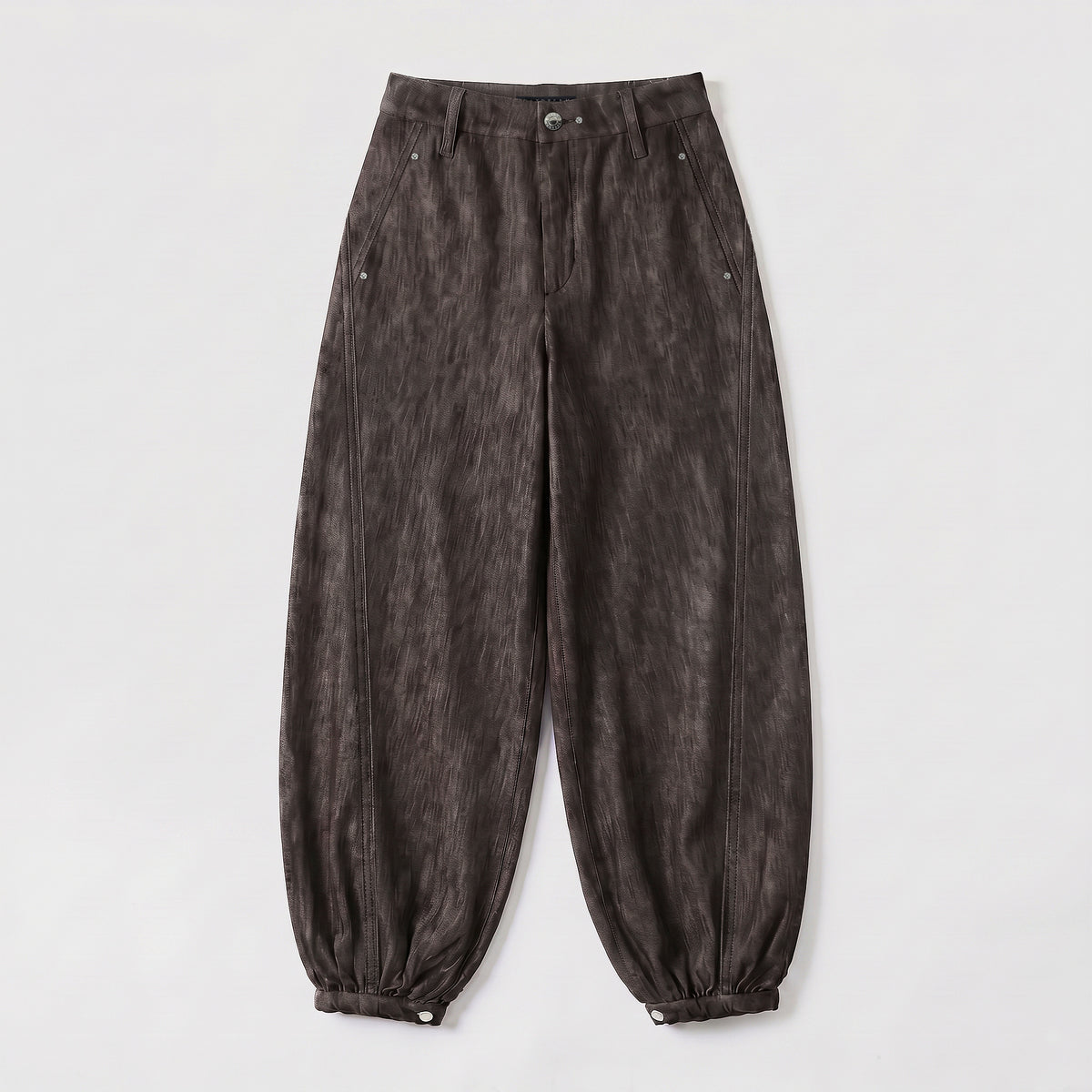 Relaxed premium jeans with cuffed hem. | NEW ORLEANS 2.0 indigo | bitter chocolate | Front view of bust