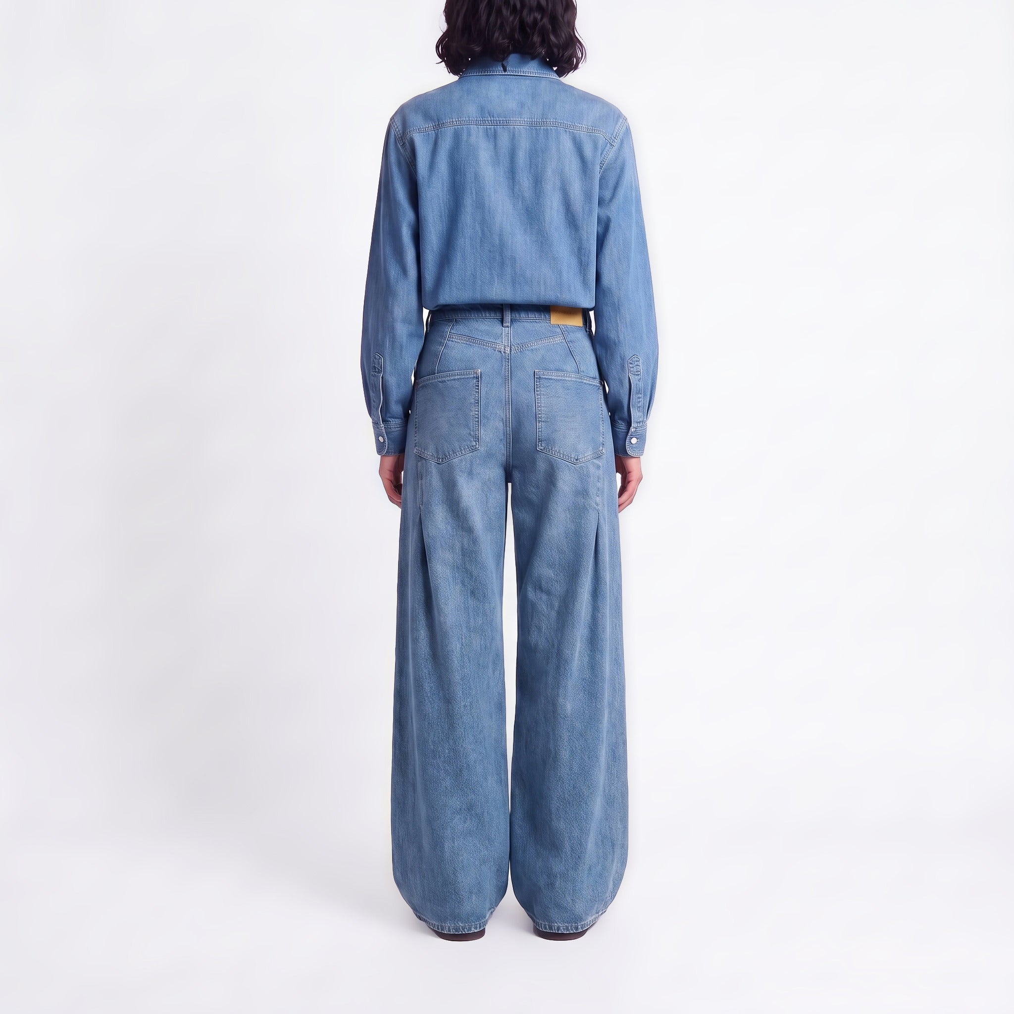 Wide jeans in a flowing cotton-lyocell blend. | PHILADELPHIA indigo | DD malibu blue wash | Back view of model