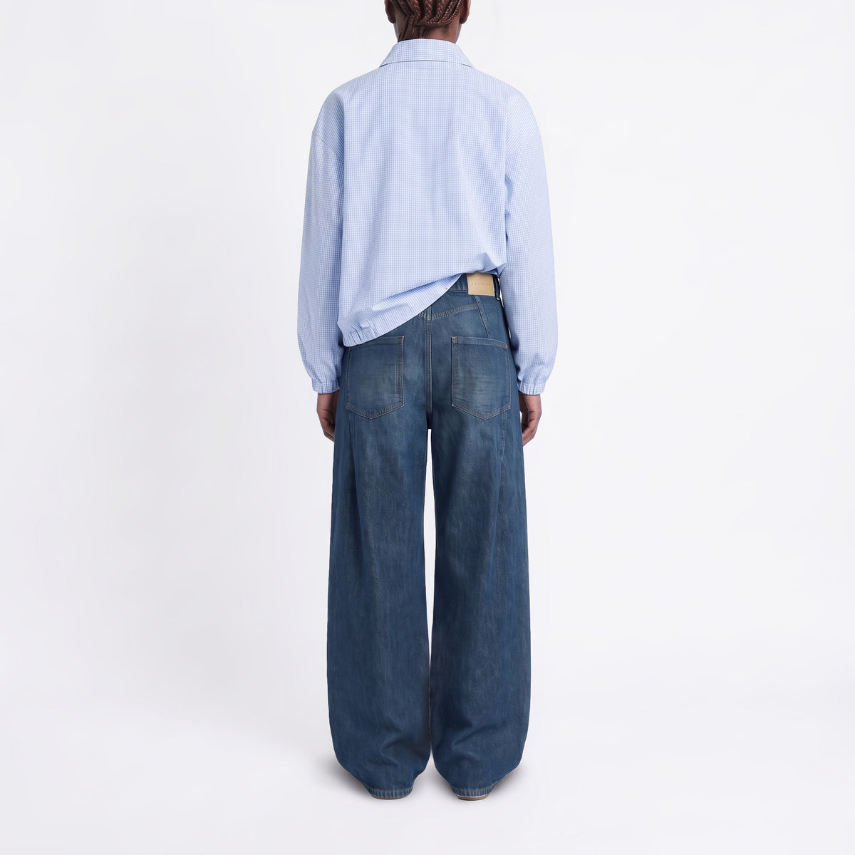 Wide jeans in a flowing cotton-lyocell blend. | PHILADELPHIA indigo | DD deep ocean wash | Back view of model
