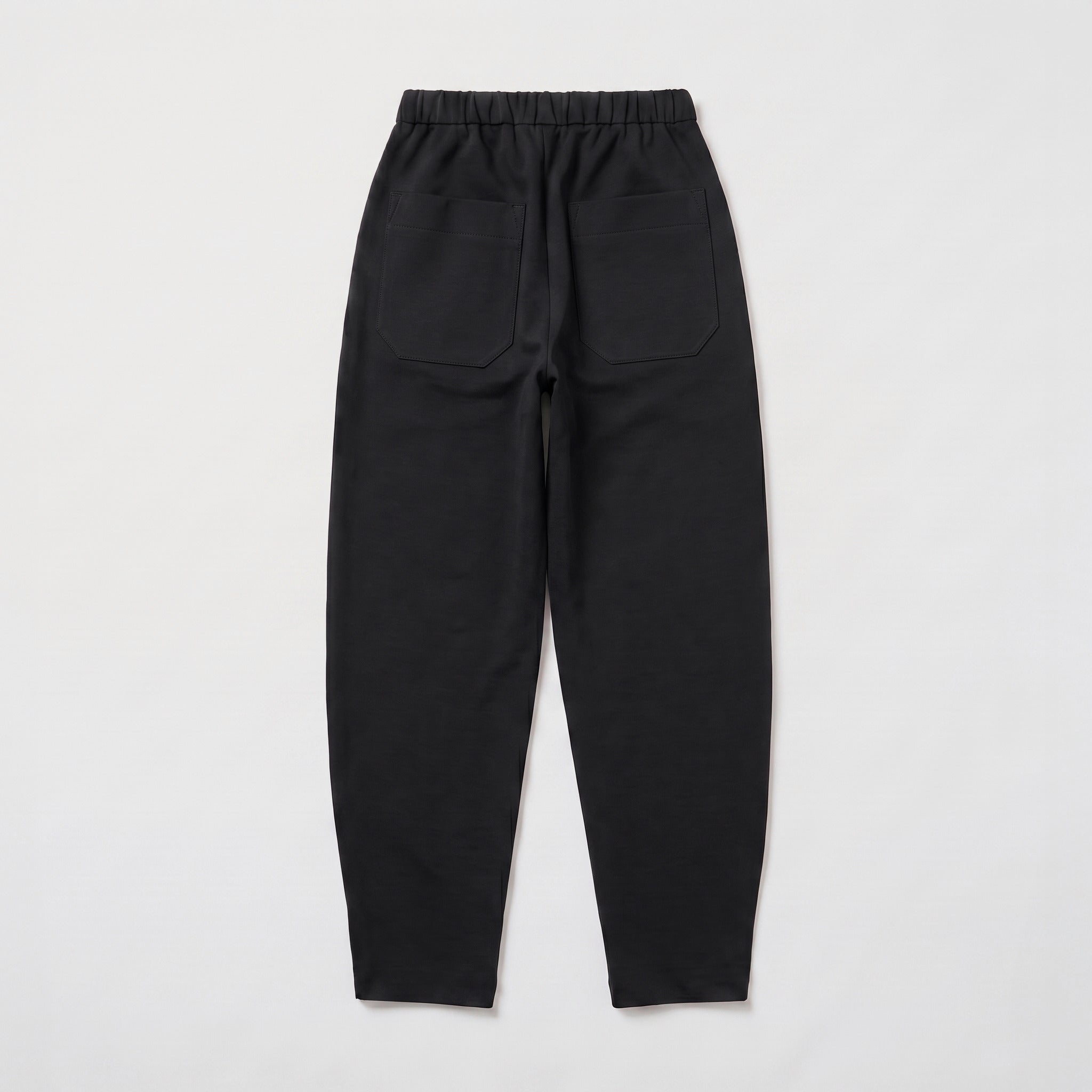 Cropped jump-in trousers made of premium scuba. | TWIST | black | Back view of bust