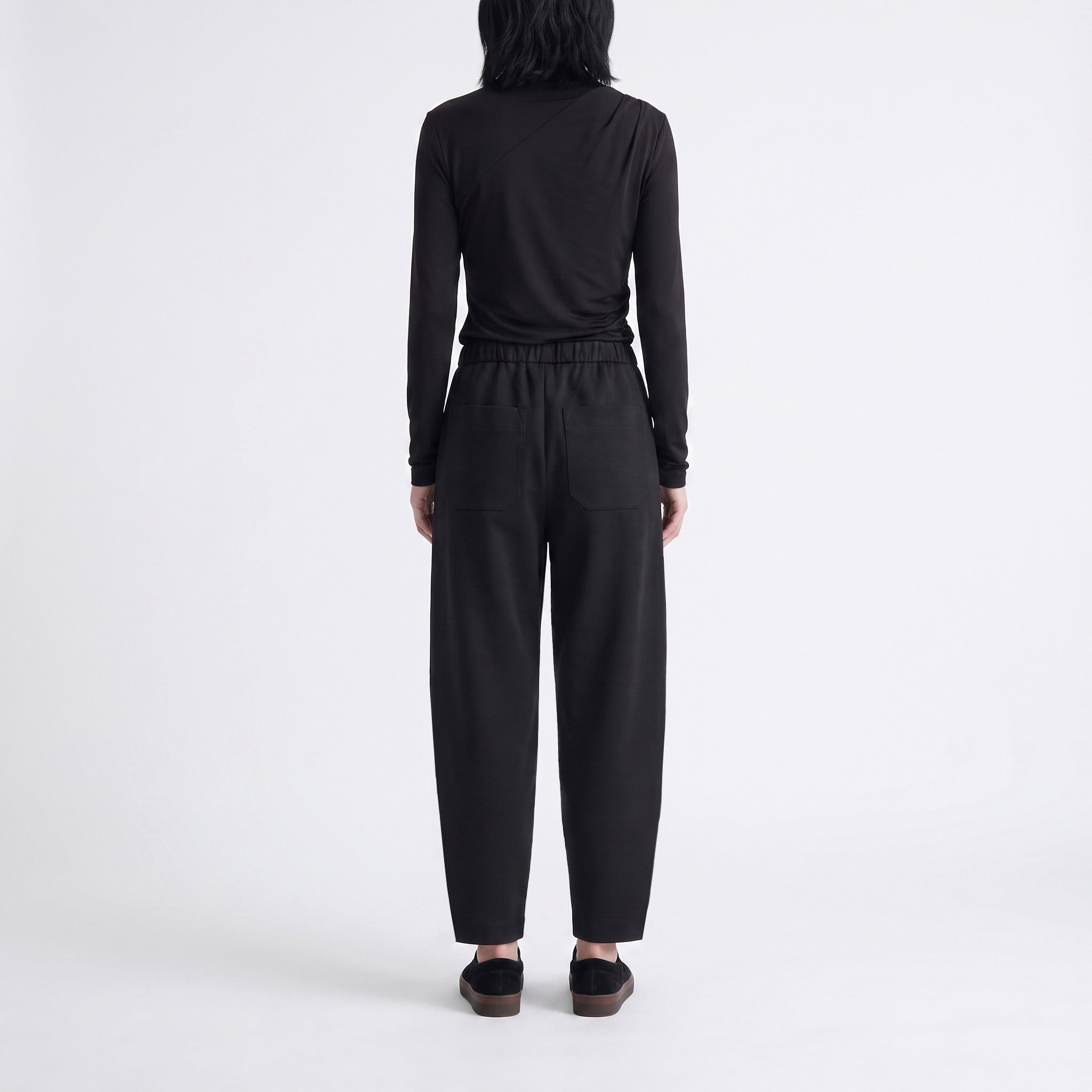 Cropped jump-in trousers made of premium scuba. | TWIST | black | Back view of model