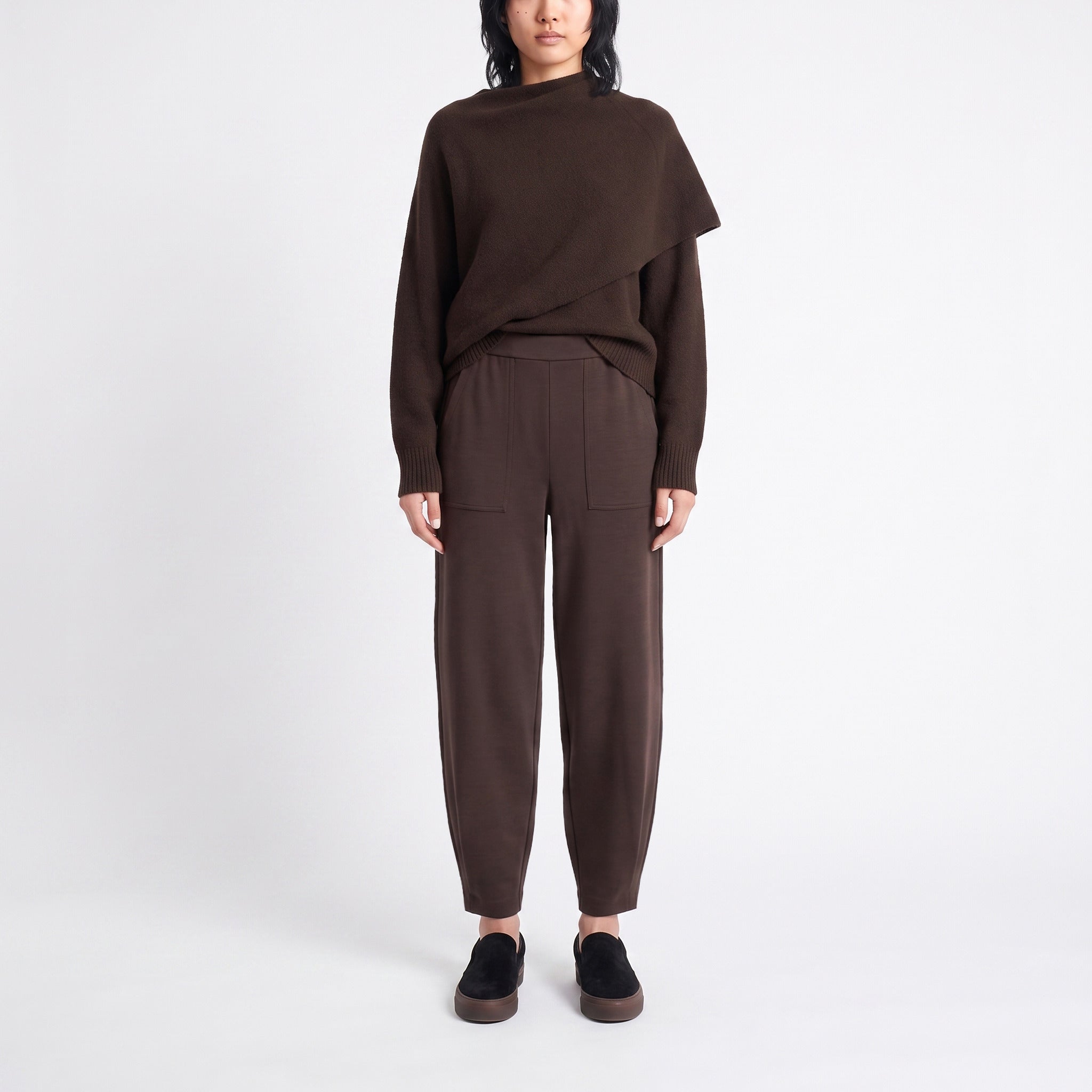 Tapered trousers made of premium scuba. | TWIST | bitter chocolate | Front view of model