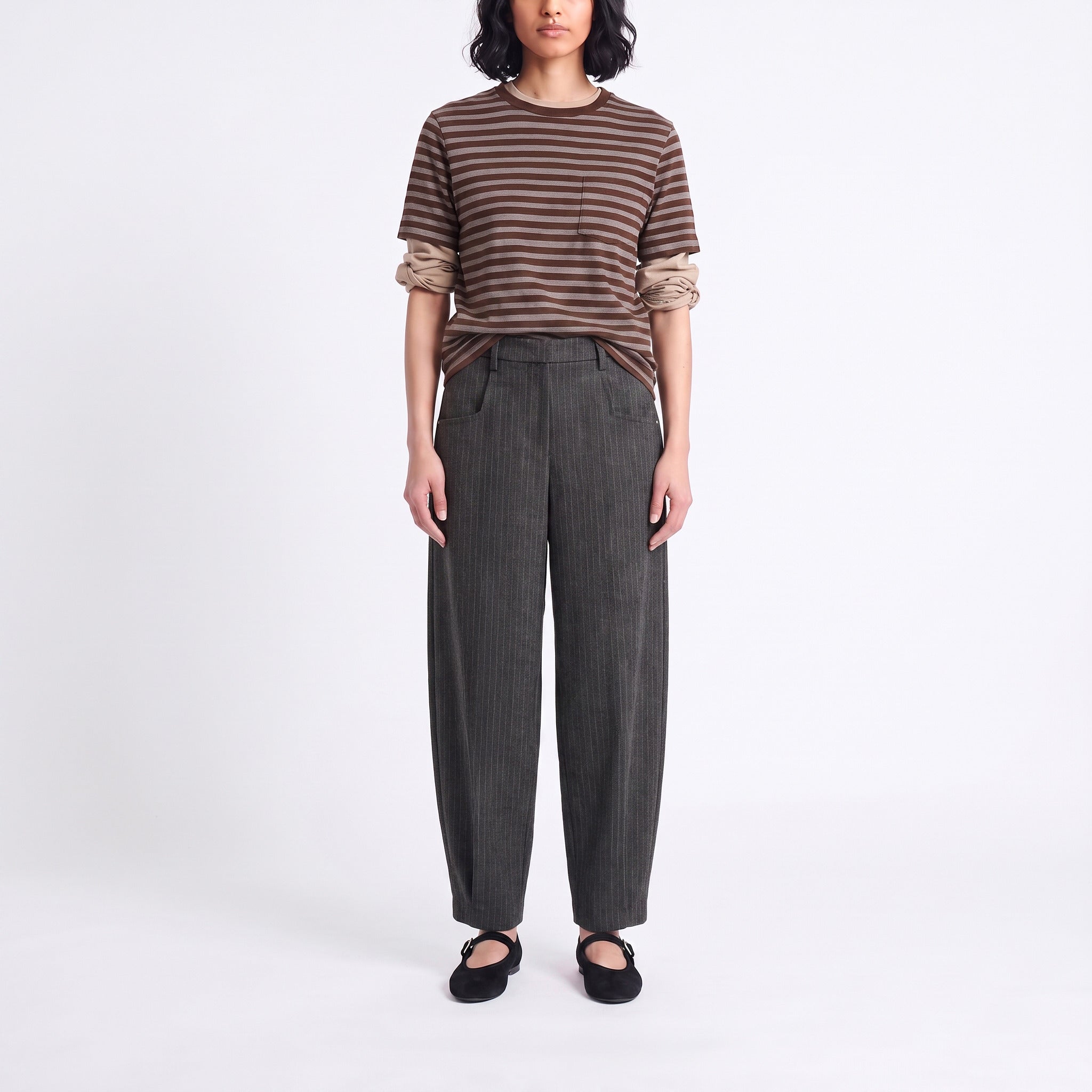 Relaxed trousers made of premium jersey. | TWIST 3.0 | black grey stripes | Front view of model