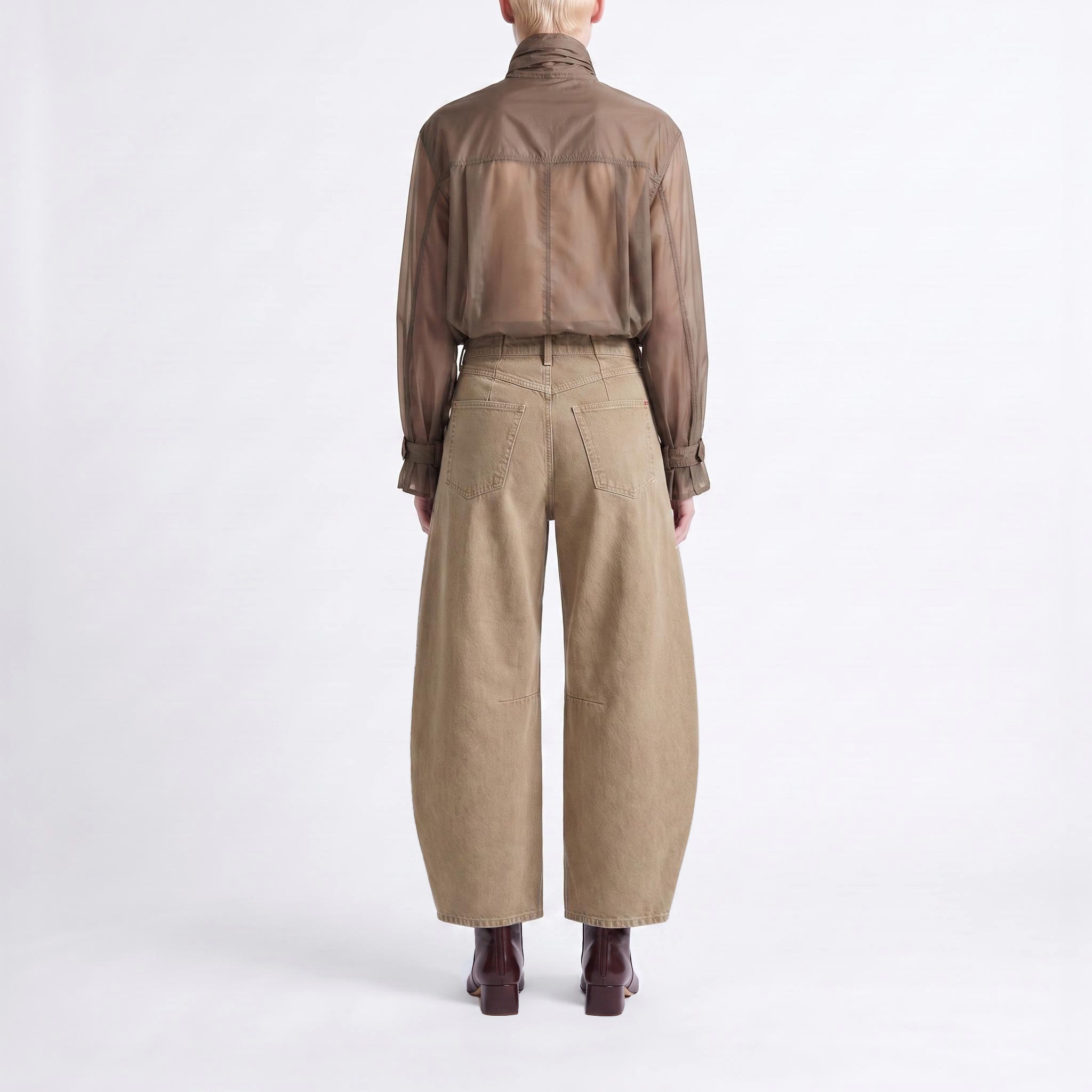 Circular barrel jeans with seam details. | LOS ANGELES smart indigo | DD caramel wash | Back view of model