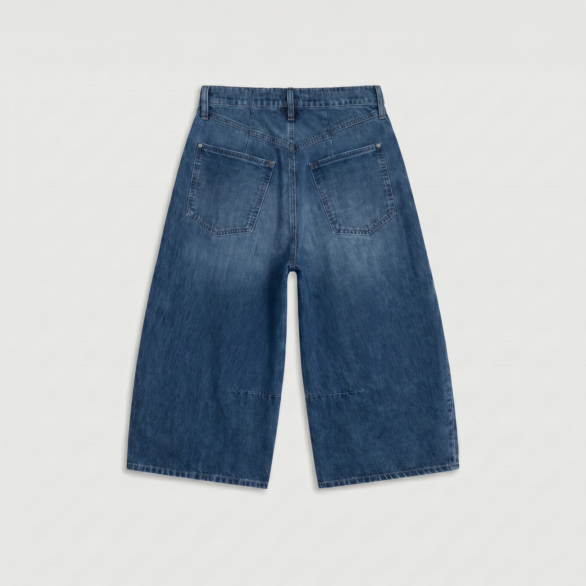 Circular Bermuda in a barrel fit. | LOS ANGELES Bermuda indigo | DD sunset wash | Back view of bust