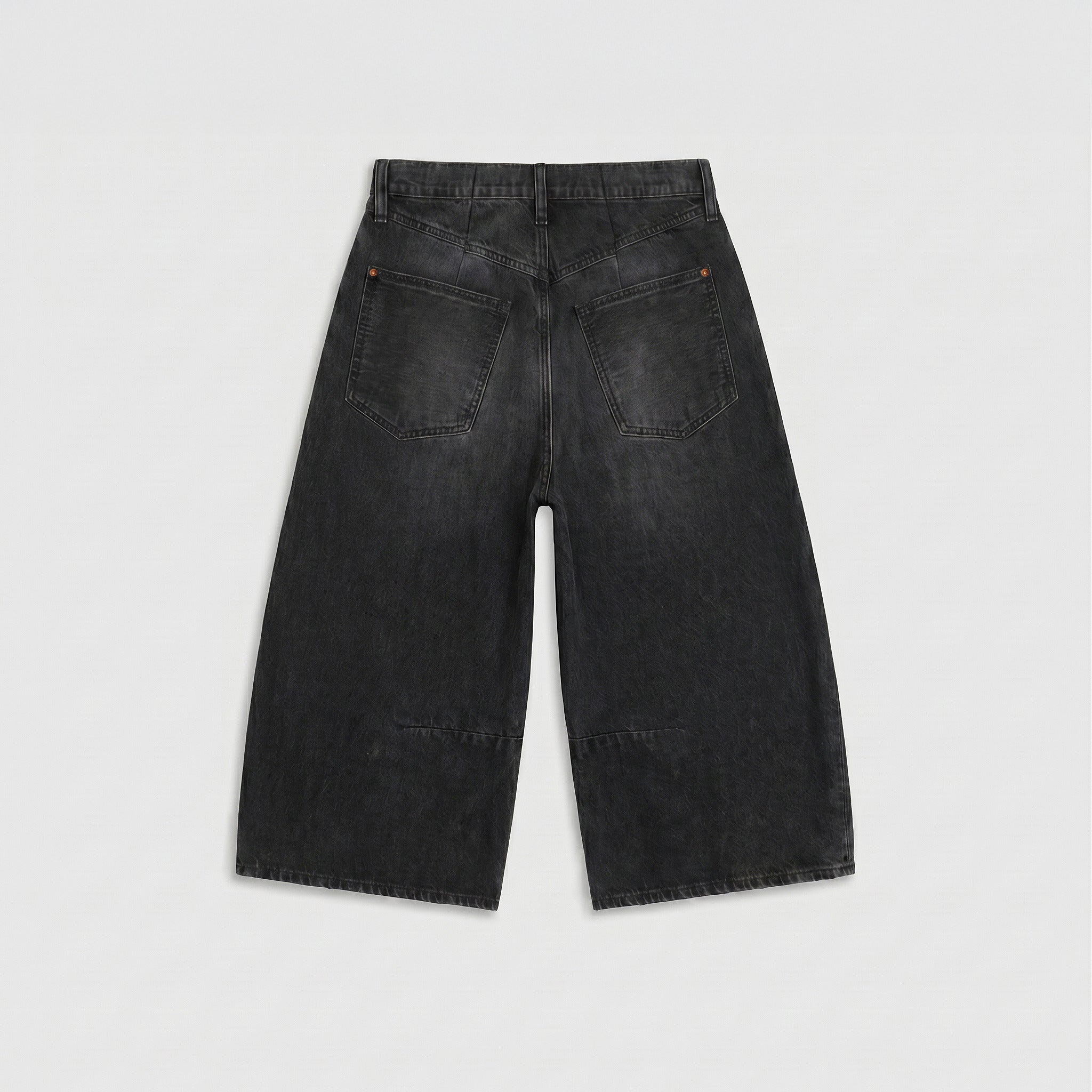 Circular Bermuda in a barrel fit. | LOS ANGELES Bermuda indigo | DD mocha used wash | Back view of bust