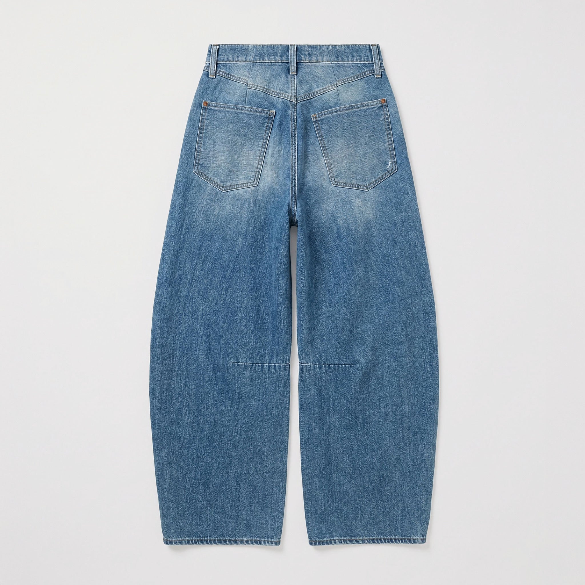 Barrel jeans made of circular denim. | LOS ANGELES | DD heritage blue used wash | Back view of bust