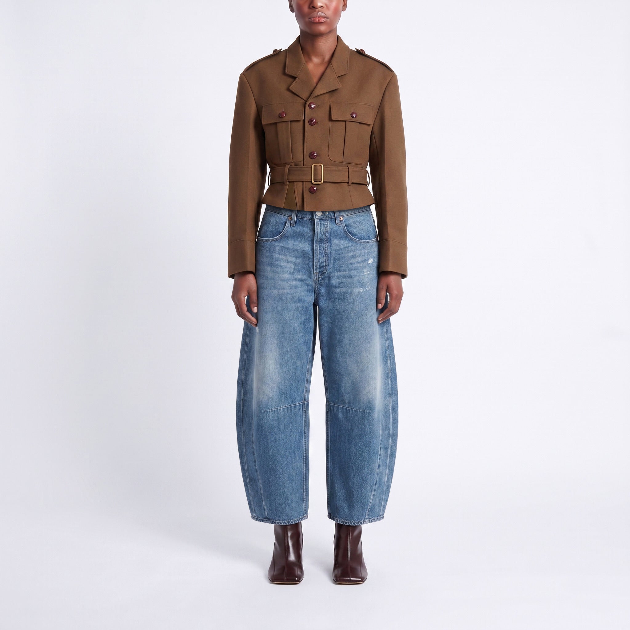 Barrel jeans made of circular denim. | LOS ANGELES | DD heritage blue used wash | Front view of model