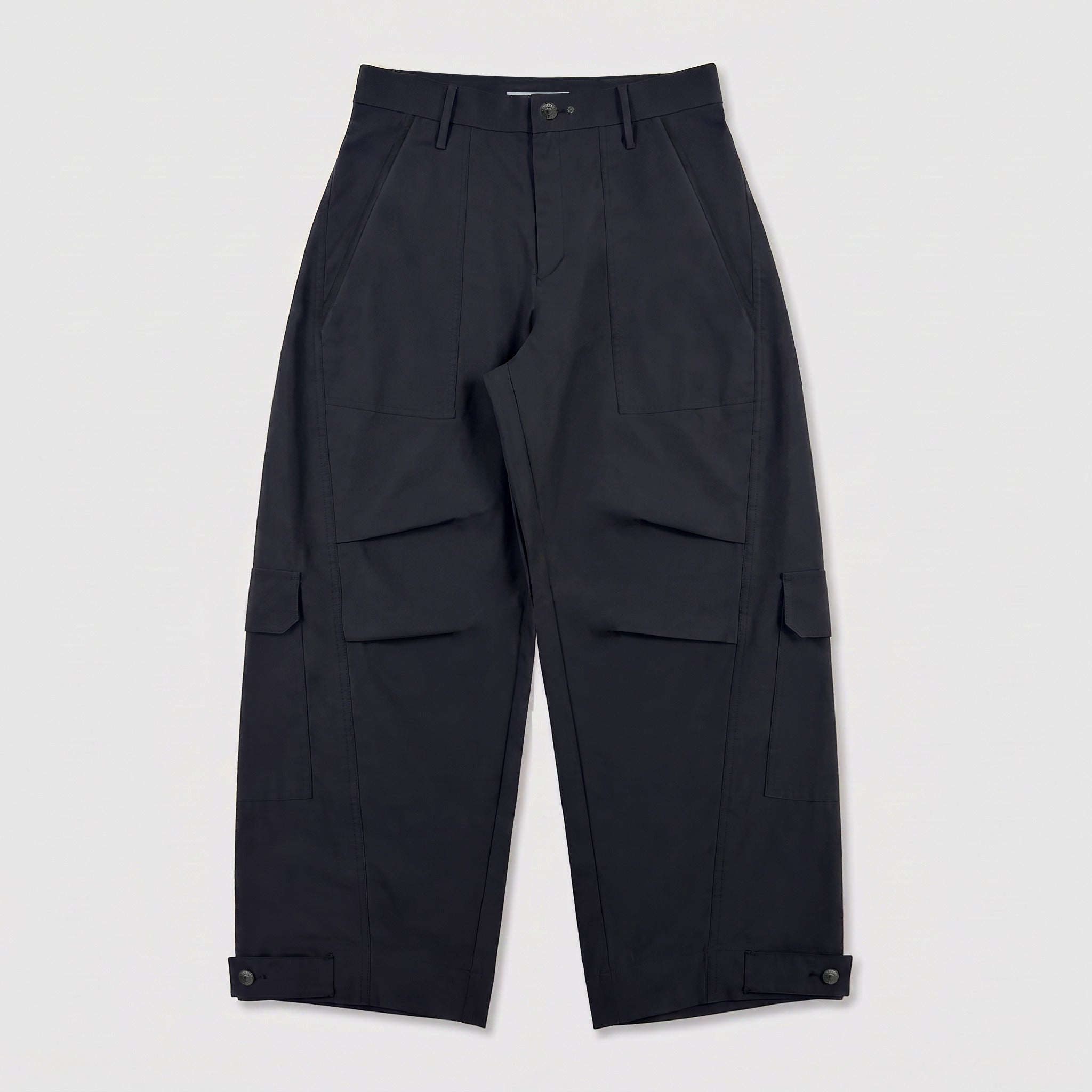 Utility trousers in a lightweight parachute material. | KUMAMOTO | black | Front view of bust