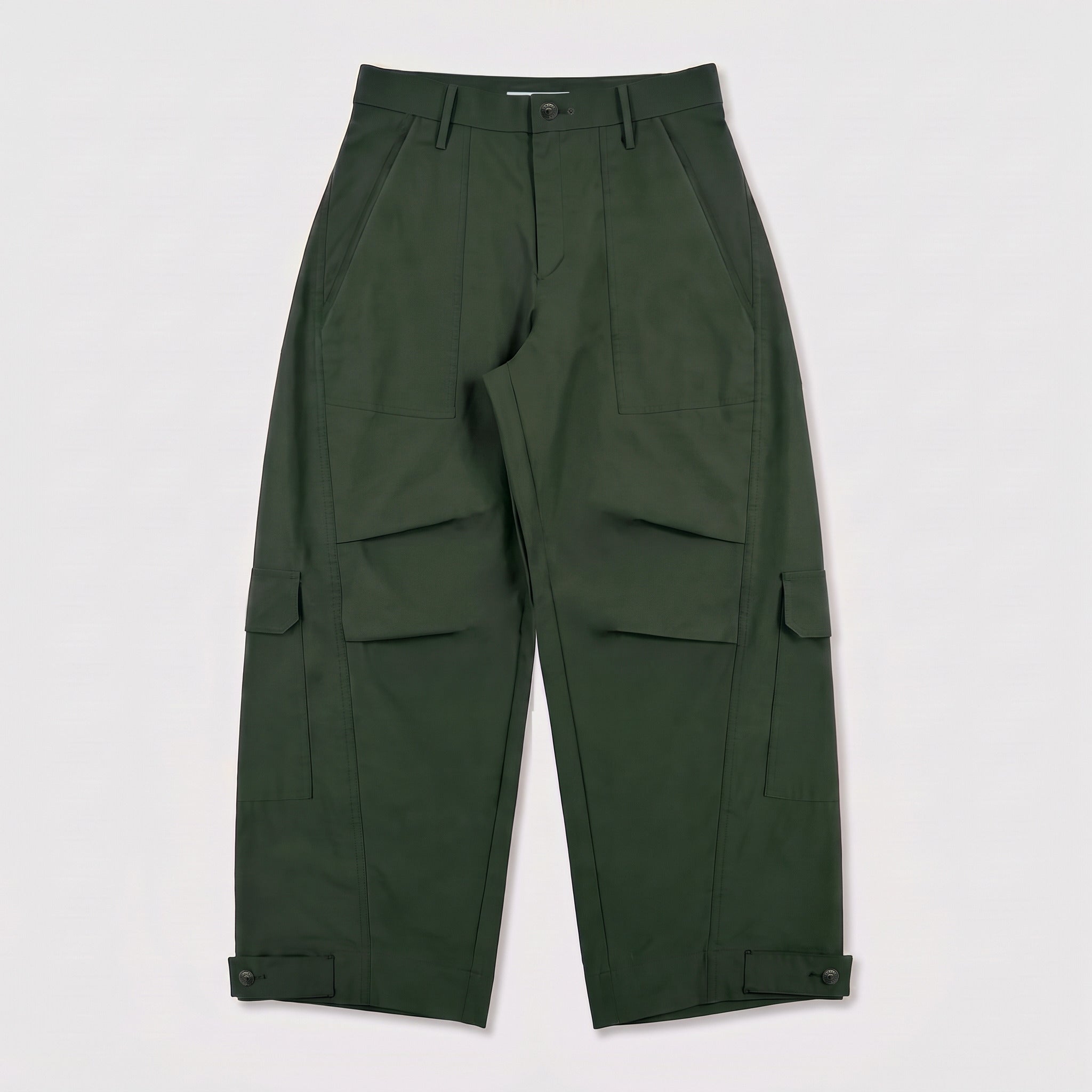 Utility trousers in a lightweight parachute material. | KUMAMOTO | olive night | Front view of bust