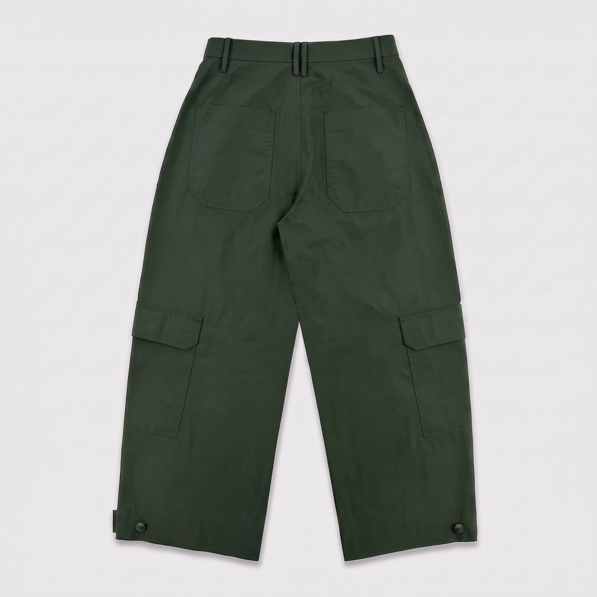 Utility trousers in a lightweight parachute material. | KUMAMOTO | olive night | Back view of bust