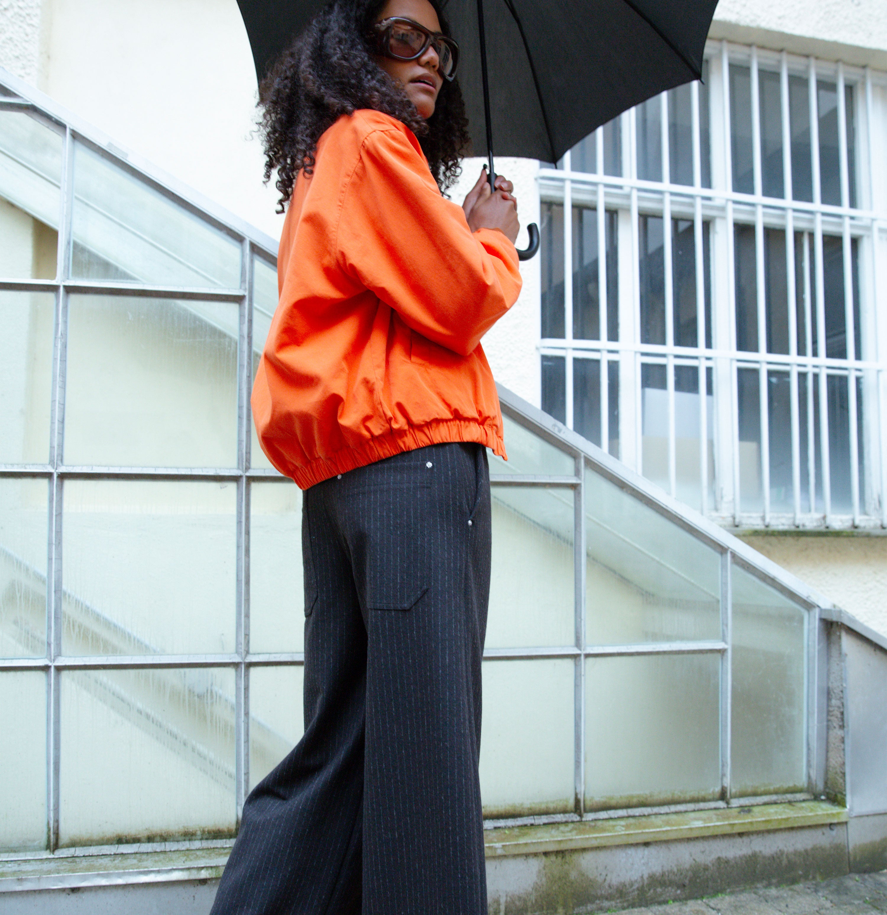 Relaxed jump-in trousers made of premium jersey. | MILTON | black grey stripes | Campaign image 3