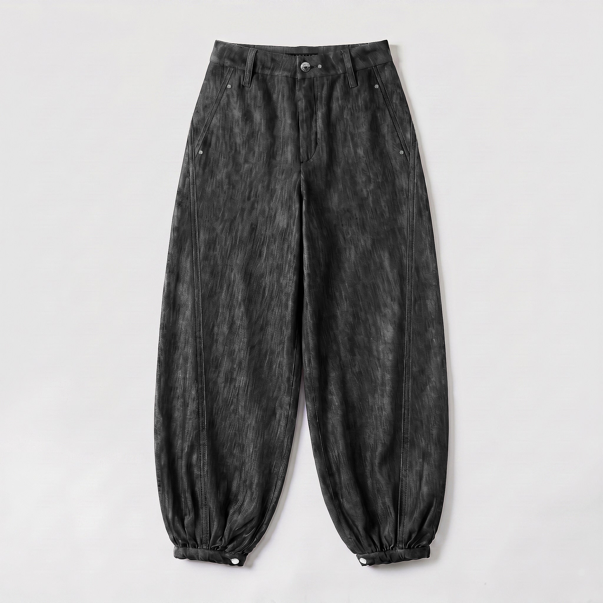 Relaxed premium jeans with cuffed hem. | NEW ORLEANS 2.0 indigo | black | Front view of bust