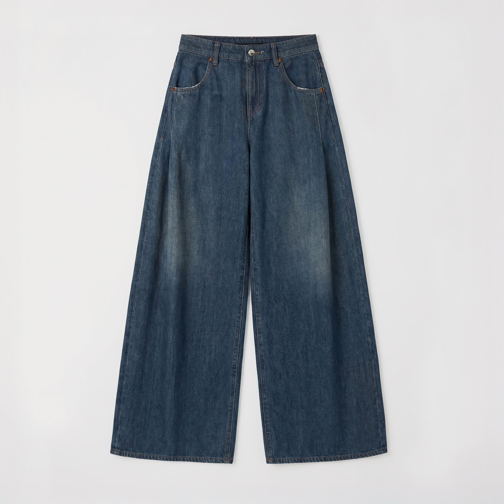 Wide jeans in a flowing cotton-lyocell blend. | PHILADELPHIA indigo | DD deep ocean wash | Front view of bust