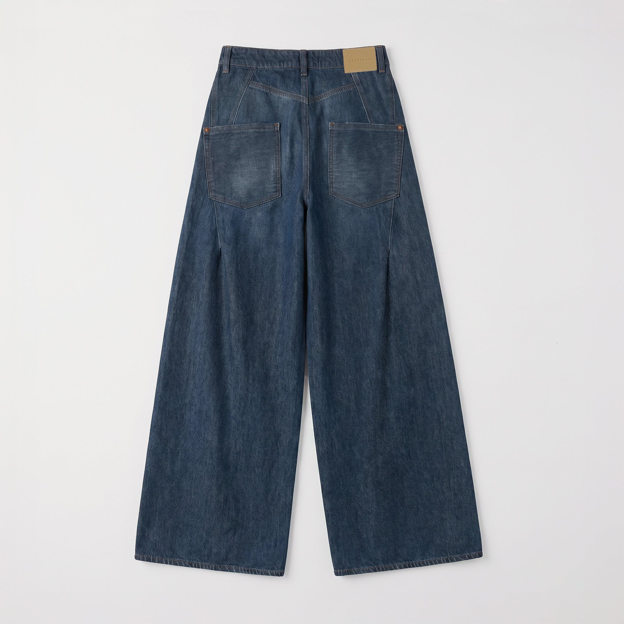 Wide jeans in a flowing cotton-lyocell blend. | PHILADELPHIA indigo | DD deep ocean wash | Back view of bust