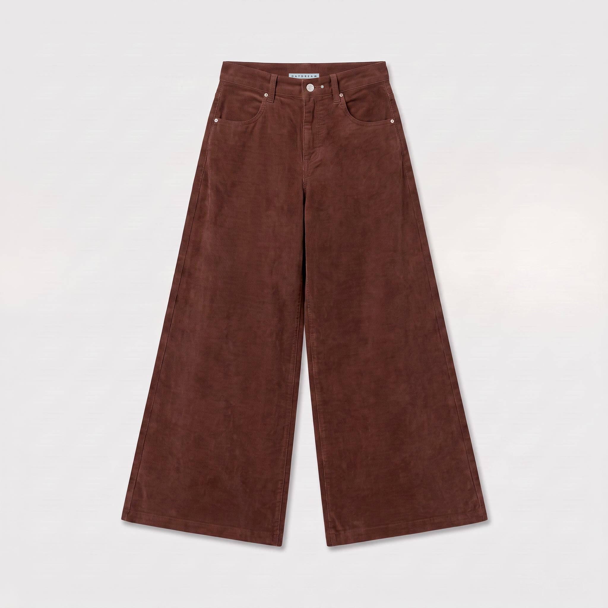 Wide trousers made of fine, soft corduroy. | CLAYTON 2.0 | smoked paprika | Front view of bust